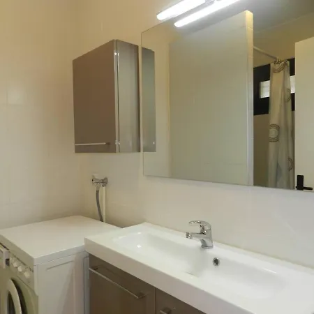 Bormes-les-mimosas, 2 Pieces, 4 Personnes - Fr-1-713-15 Apartment